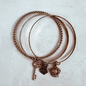 JUICY COUTURE Bracelet Set Charms Bangle Crystal Gold Tone